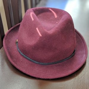 WINE COLORED MAROON HAT